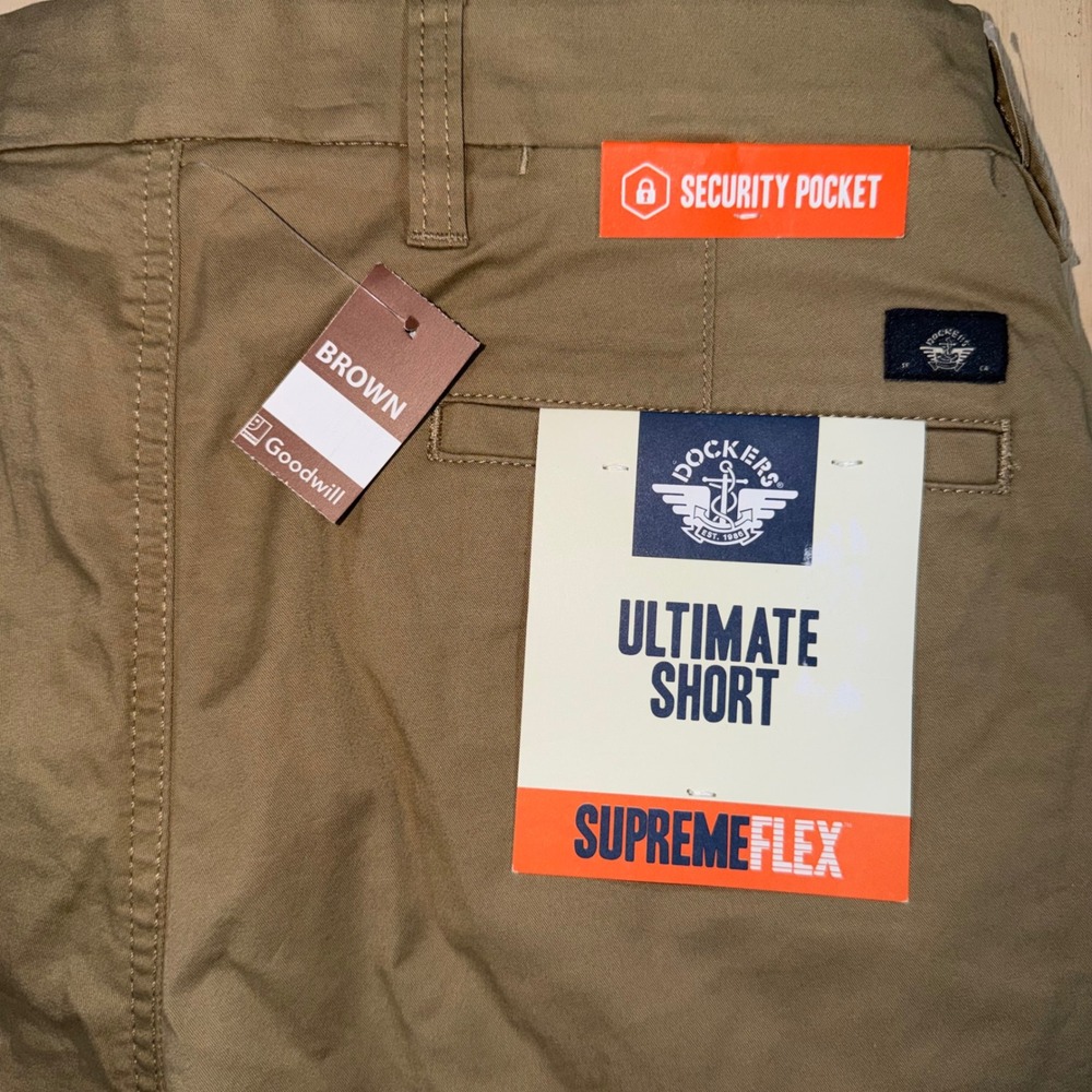Dockers Ultimate Shorts Mens 29 Khaki Supreme Flex Chino NWT Security Pocket